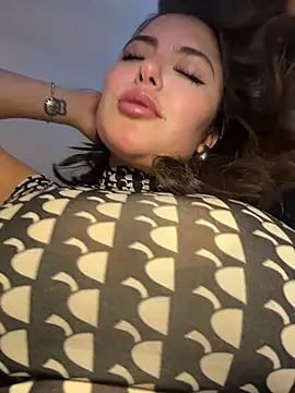 sukhakunis1 live sex cam