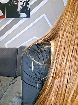 SlimBellaa live sex cam