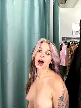 LoraaDoll live sex cam