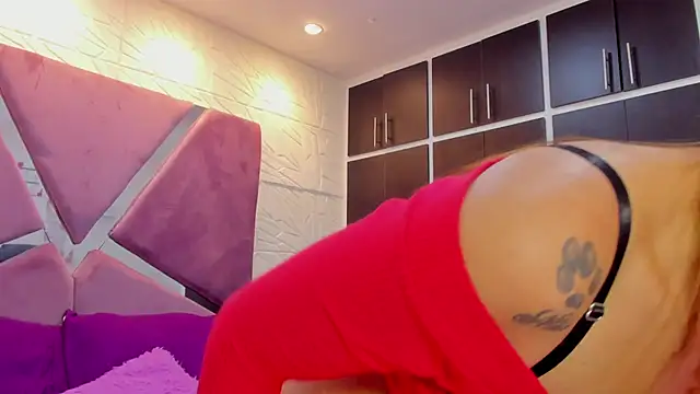 Charlotte_Ice1's web cam