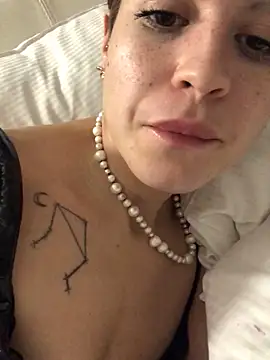 YoungDutchRuby live sex cam