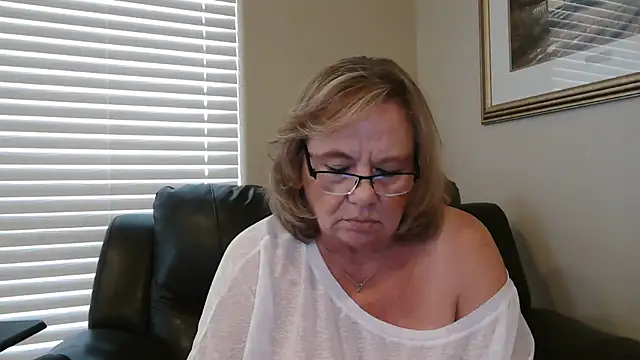 BustyAnnie's cam snapshot