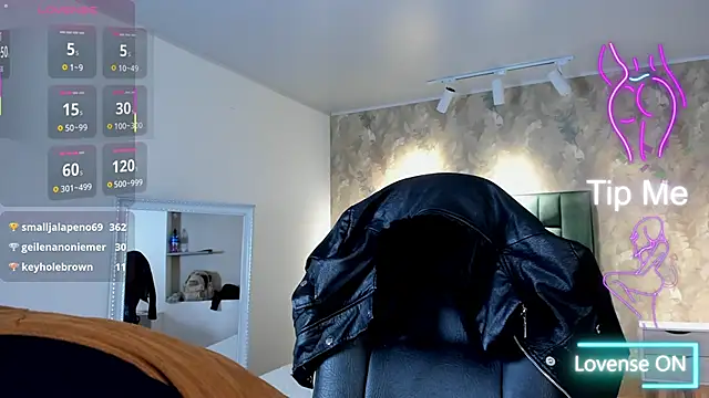 april_dumont's cam snapshot