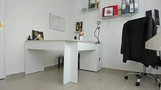 clumsiness_office69's cam snapshot