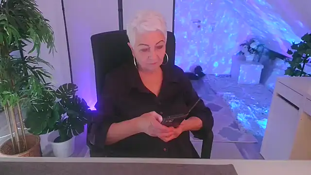 LovelyHelena's cam snapshot