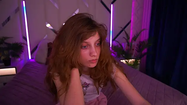 CuteeFoxy live sex cam