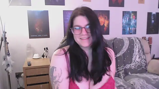 GothSuccubusBabe live sex cam