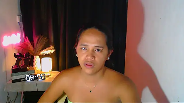 Lorainnelustts live sex cam