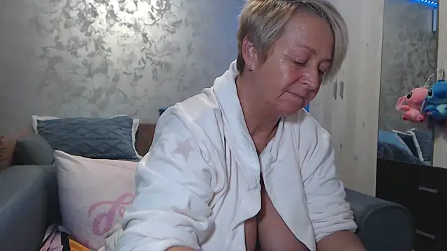 RosesandLillies's cam snapshot