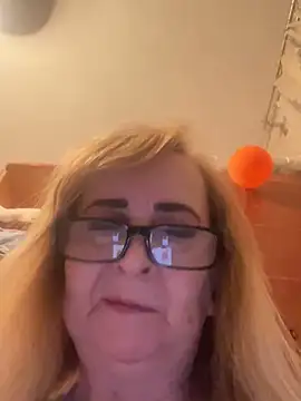 Irina2909@xh live sex cam