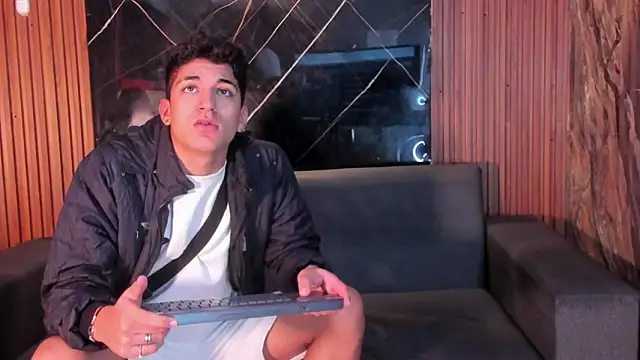 Stiben_boy's cam snapshot