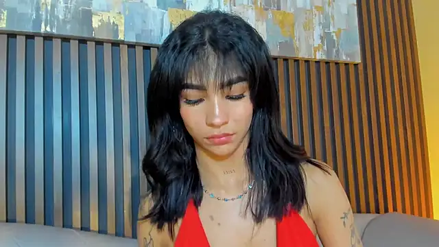 LauraAristizabal live sex cam