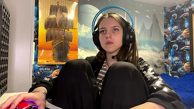 Elira_Breeze's cam snapshot