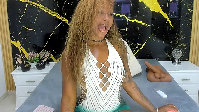 Nyakimgold live sex cam