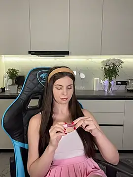 CurlyLara's cam snapshot