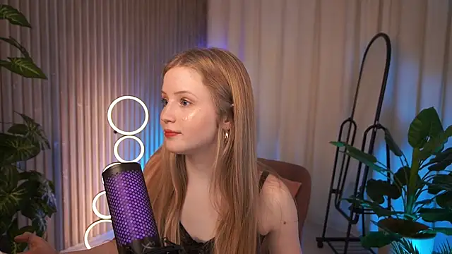 LilianHoward's cam snapshot