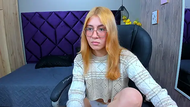 ChloeCampbell03's cam snapshot