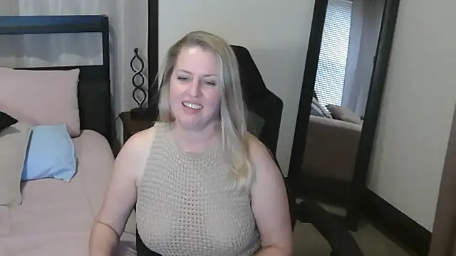 HollieBim's cam snapshot