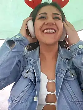 CAROLINE__07's cam snapshot