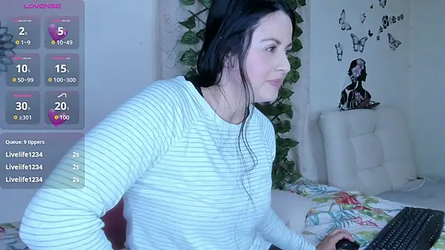 Juli_Castillo8's cam snapshot