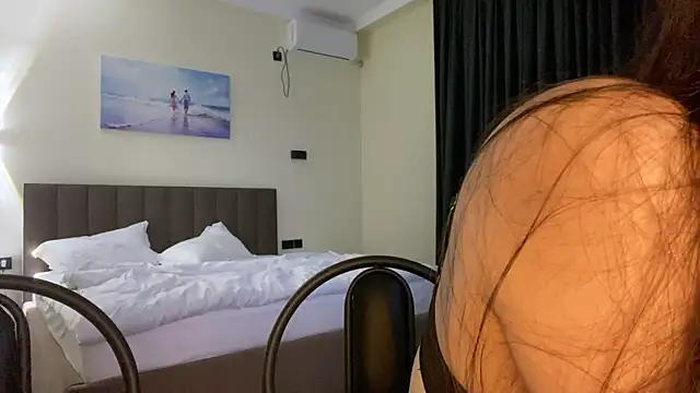 loolashow's cam snapshot