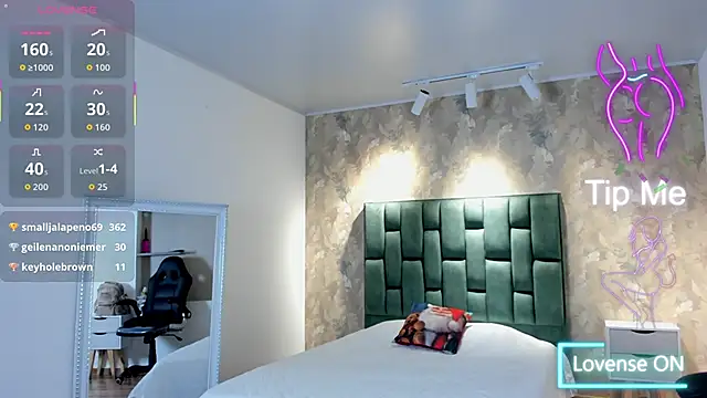 april_dumont's cam snapshot