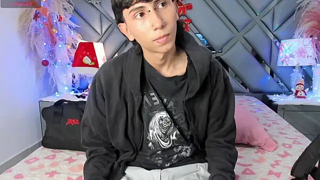 Milan_LewisS's cam snapshot