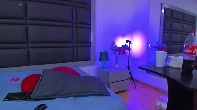 Aliss_Aron's cam snapshot