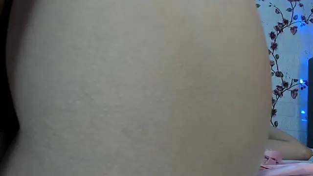 Alisagold90 live sex cam