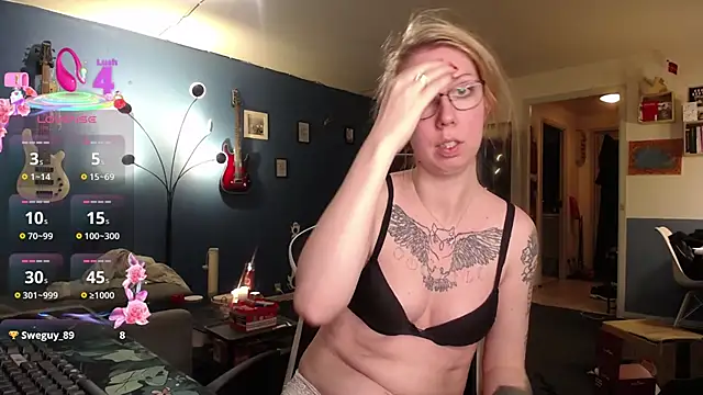 TattooedGirlDK live sex cam