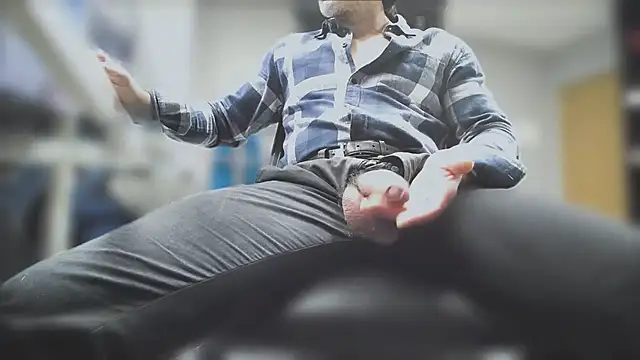 latinoo23bom live sex cam