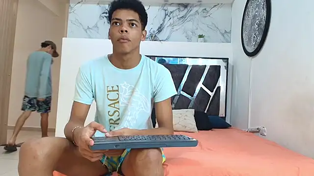 WHITHET_BOYS live sex cam