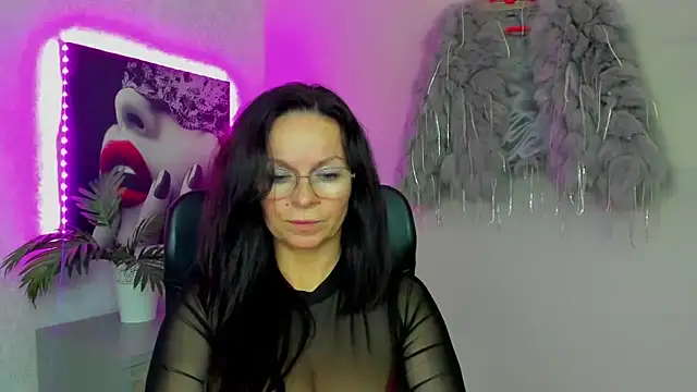 HelenLuxx live sex cam