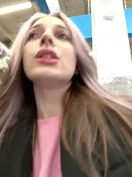 LoraaDoll live sex cam