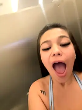 Alyshanon18 live sex cam