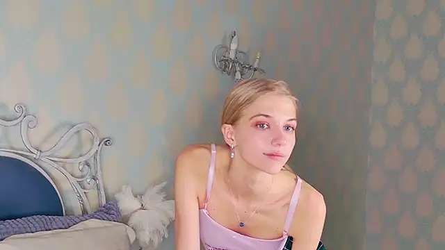 4example_Chloe's cam snapshot