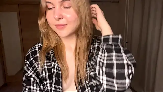 MyraLitterers's cam snapshot