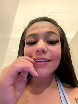 Alyshanon18's cam snapshot