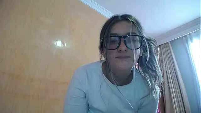 miss_lilieth's cam snapshot