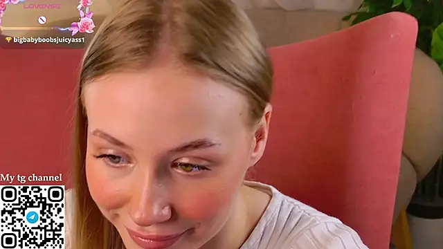 TizzEmiliy's cam snapshot