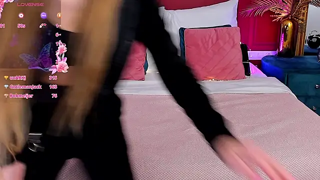 LullyFox's cam snapshot