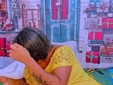 indianroxy's cam snapshot