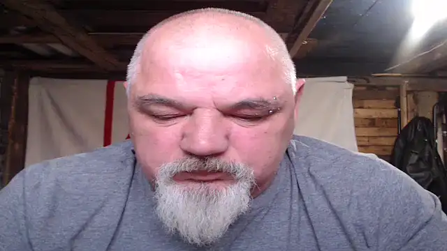 Newfiesausage1972's cam snapshot