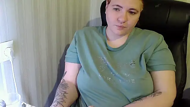 LisaLeon's cam snapshot