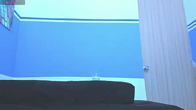 veronica_em1's cam snapshot