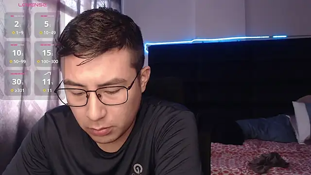 andrewmhilton_'s cam snapshot