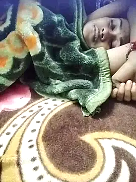 aadhini01's cam snapshot