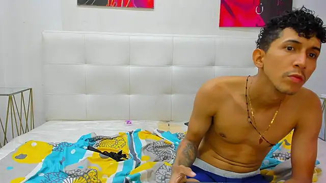 ahsly78alejandro's cam snapshot