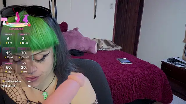 freyaa_sorcerees's cam snapshot