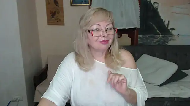 EvelynLoveShy's cam snapshot